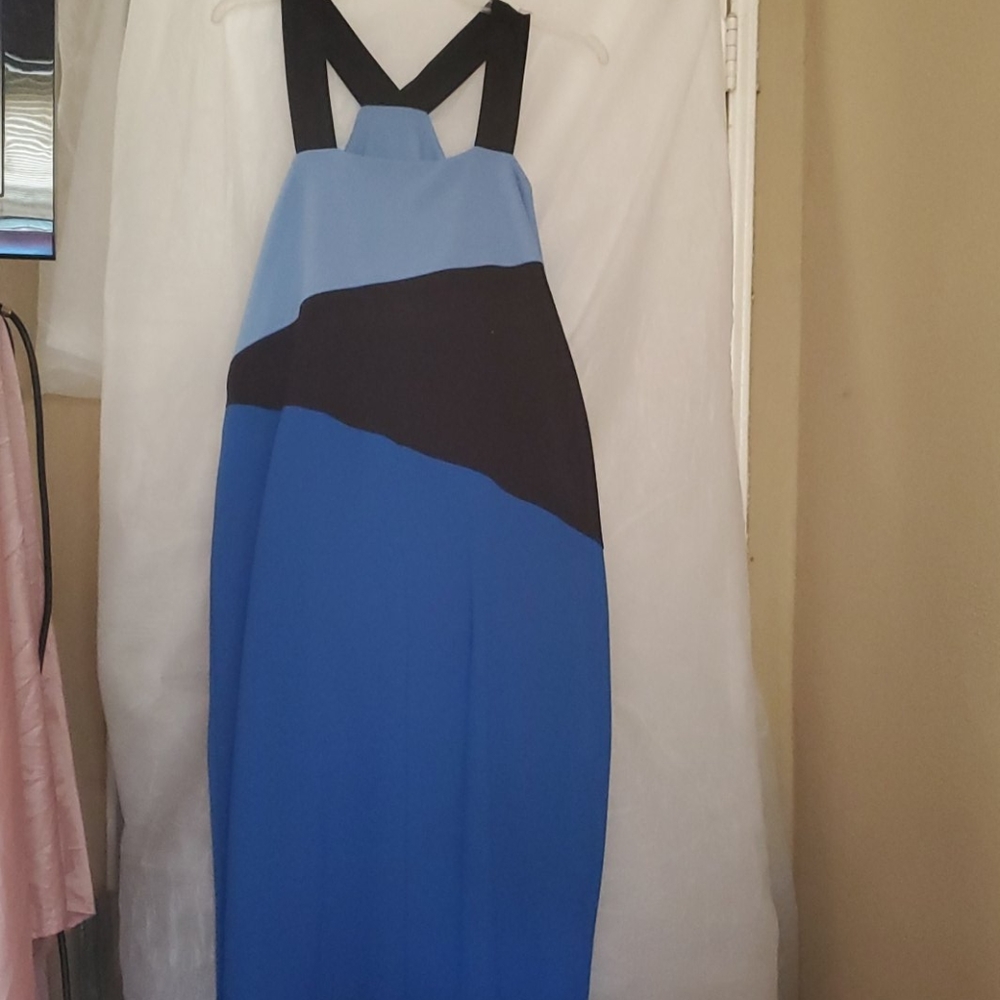 Dress - Picture 4 of 4